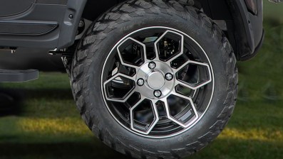 Tara Explorer Evolution Lifted Silent Tires